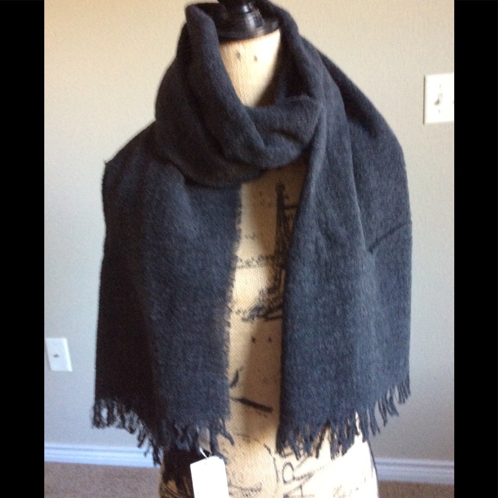 Cremieux Luxury Charcoal Gray Italian Made Scarf